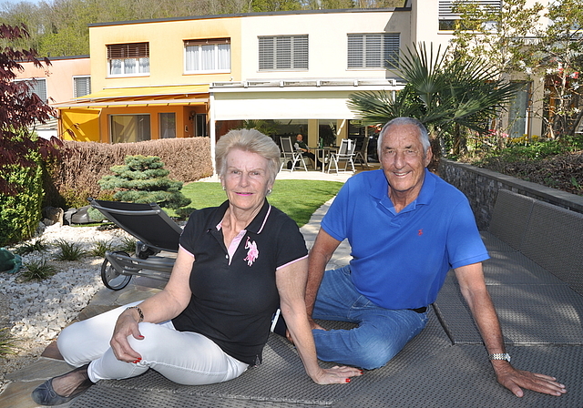 Rosmarie und Walter Mätzler fühlen sich seit 39 Jahren wohl in ihrem Fünfeinhalb-Zimmer-Haus in der Bonstetter Bruggenmatt. (Bild Werner Schneiter)