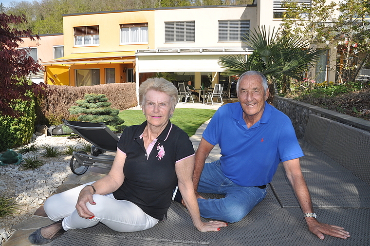 Rosmarie und Walter Mätzler fühlen sich seit 39 Jahren wohl in ihrem Fünfeinhalb-Zimmer-Haus in der Bonstetter Bruggenmatt. (Bild Werner Schneiter)