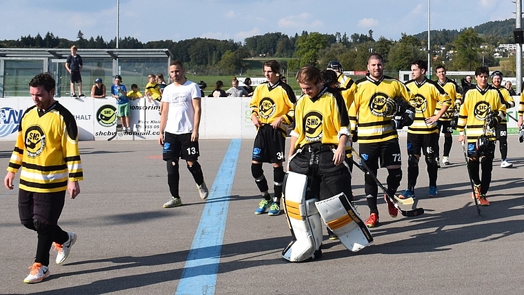 Wie so oft in dieser Saison verlassen die Spieler des SHC BW den Platz mit hängenden Köpfen. (Bild zvg.)