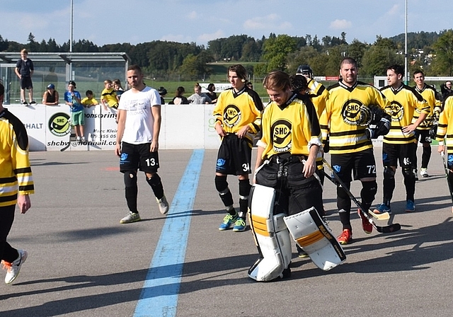 Wie so oft in dieser Saison verlassen die Spieler des SHC BW den Platz mit hängenden Köpfen. (Bild zvg.)