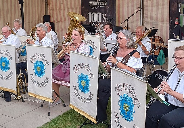 Die Ohrestüber sorgten mit Volksmusik für gute Stimmung und begleiteten die Nationalhymne. 