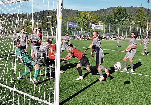 Und wieder eine prickelnde Strafraumszene ohne Torerfolg – WB trennte sich von Mendrisio 1:1. (Bild Kaspar Köchli)