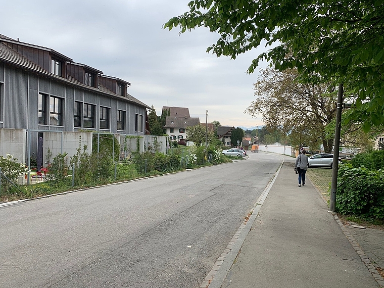 Streitobjekt Niederfeldstrasse - um die Art ihrer Neugestaltung dreht sich der Streit zwischen der Gemeinde und den Anwohnern. (Bild Stefan Schneiter)