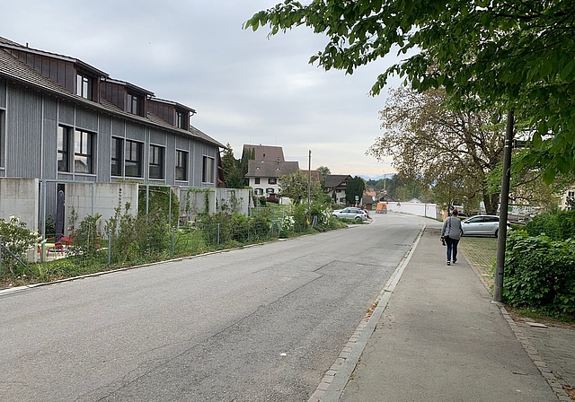 Streitobjekt Niederfeldstrasse - um die Art ihrer Neugestaltung dreht sich der Streit zwischen der Gemeinde und den Anwohnern. (Bild Stefan Schneiter)