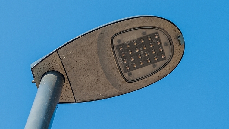 Eine LED-Strassenlampe in Mettmenstetten. (Bild zvg.)