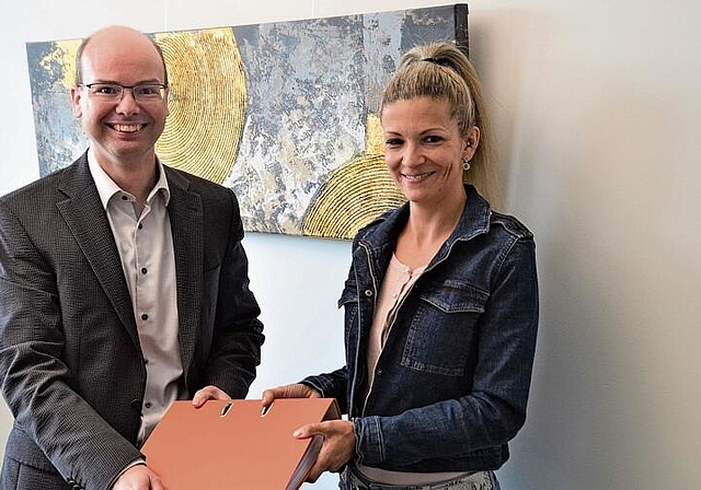 Präsidiumsübergabe der Gemeindeschreiber-Bezirksvereinigung: Stefan Trottmann und Daniela Rieder. (Bild Thomas Stöckli)