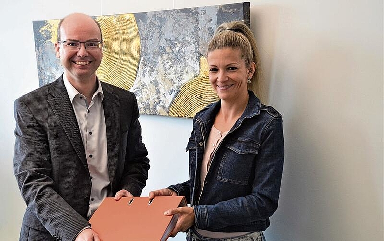 Präsidiumsübergabe der Gemeindeschreiber-Bezirksvereinigung: Stefan Trottmann und Daniela Rieder. (Bild Thomas Stöckli)