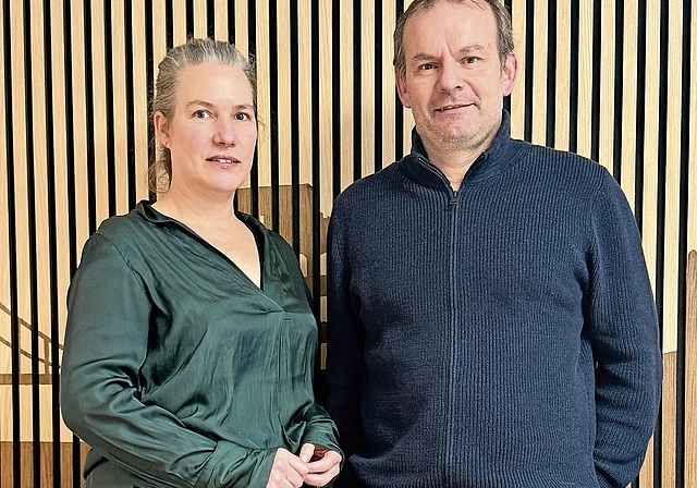 Ashleigh Jeannot und René Ammann in den Räumen der Albis Language School. (Bild Brigitte Reemts Flum)