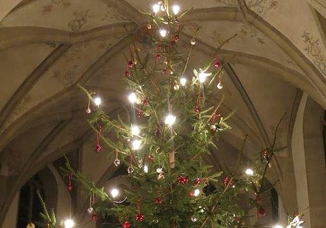 Christbaum in der Kirche Mettmenstetten. (Bild zvg.)