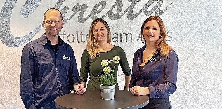 Die Geschwister Che, Siw und Kim Chresta (von links) führen die Fahrschule Chresta heute gemeinsam in zweiter Generation. (Bild Regula Zellweger)