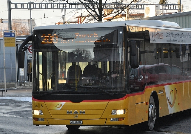 Hohe Frequenzen: die Linie 200 von Affoltern durch den Üetlibergtunnel nach Zürich-Enge. (Bild Werner Schneiter)