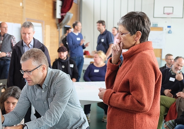 An der Rifferswiler Zukunftswerkstatt wurde intensiv an neuen Ideen für die Gemeinde gearbeitet. (Bild Salomon Schneider)