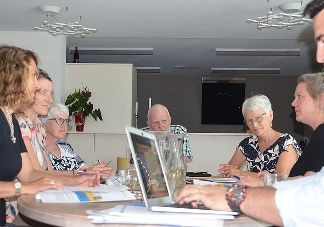Die Obfelder Projektgruppe «Sorgende Gemeinschaft» tagt in der Ü50-Siedlung Lindenbach. <em>(Bild Thomas Stöckli)</em>
