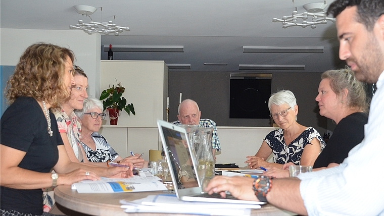 Die Obfelder Projektgruppe «Sorgende Gemeinschaft» tagt in der Ü50-Siedlung Lindenbach. <em>(Bild Thomas Stöckli)</em>
