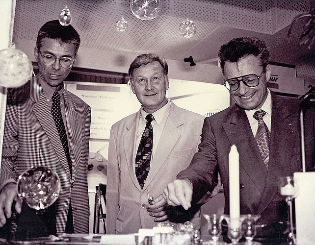 Als Bonstetter Gemeindepräsident bei der Eröffnung der Unterämtler Gewerbeschau in den 1990er-Jahren: Charles Höhn (links) mit Kantonsrat Jean-Jacques Bertschi (Mitte) und Regierungsrat Ruedi Jeker. (Archivbild Anzeiger)