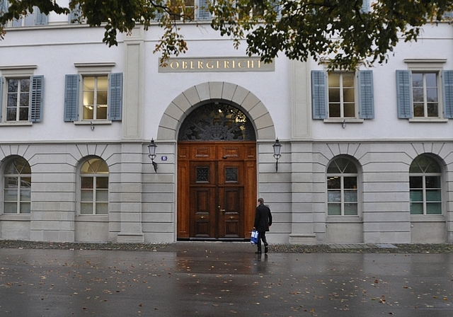 Auch für das Obergericht in Zürich ist erwiesen, dass der Mann das Auto nach Beschädigung eines parkierten PWs nach Hause gelenkt hat. (Bild Werner Schneiter)