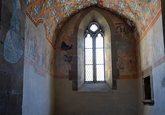 Das Kloster Kappel entwickelte sich im 14. Jahrhundert zunehmend zu einem Zentrum des niedrigen Habsburger Adels. Die dem heiligen Stephan gewidmete südlichste Kapelle des Klosters diente der Familie Gessler als Grabkapelle. Heinrich Gessler, einer