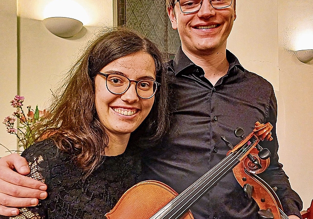 Anina Lucarelli und Fabian Burkard spielten bereits im Jugendorchester Con Brio der Musikschule Knonauer Amt und der Kantonsschule Limmattal zusammen. Nun sind sie ein Paar. (Bild Regula Zellweger)