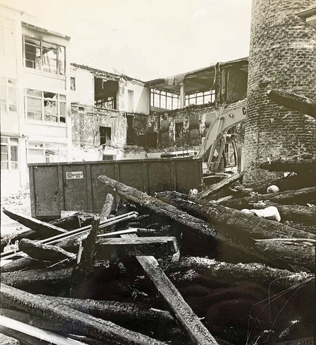 Im Sommer 1993 zerstörte ein Brand die ehemalige Seideneweberei Näf. Ein halbes Jahr später folgte der Baubeginn für das Zentrum Oberdorf. (Archivbild)