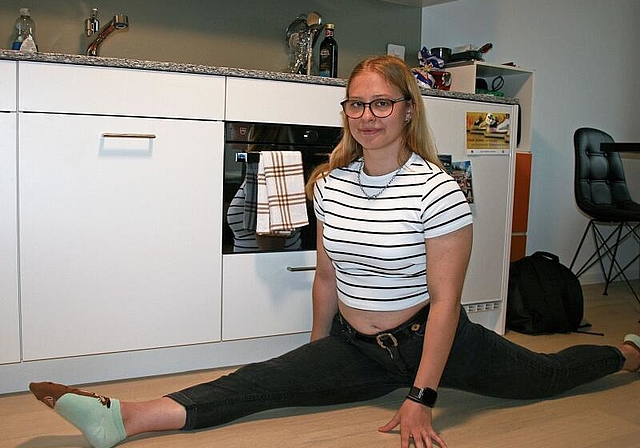 Larissa Kurmann schafft den Spagat zwischen Sport, Studium und Haushalt in ihrer ersten Wohnung. (Bilder Daniela Zeman)