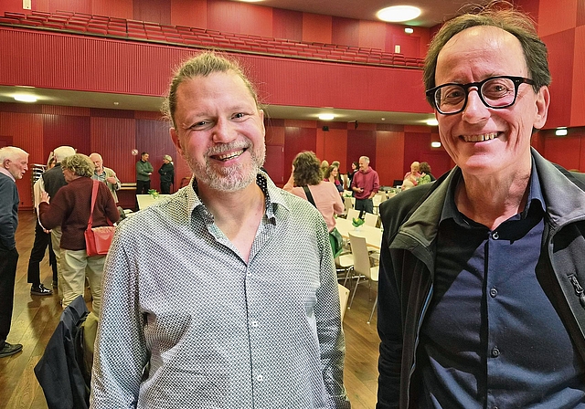 Stabwechsel nach neun Jahren: Jean-Daniel Blanc (rechts) übergibt das SAC-Präsidium an Alexander Angst. (Bild Werner Schneiter)