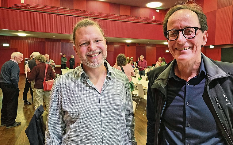 Stabwechsel nach neun Jahren: Jean-Daniel Blanc (rechts) übergibt das SAC-Präsidium an Alexander Angst. (Bild Werner Schneiter)
