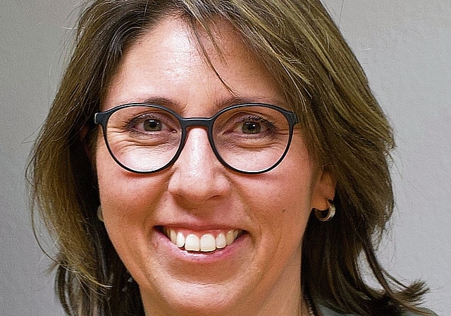 In Ottenbach wird Gemeindepräsidentin Gabriela Noser Fanger von Ernst Diethelm herausgefordert. Beide sind parteilos. (Bilder zvg)