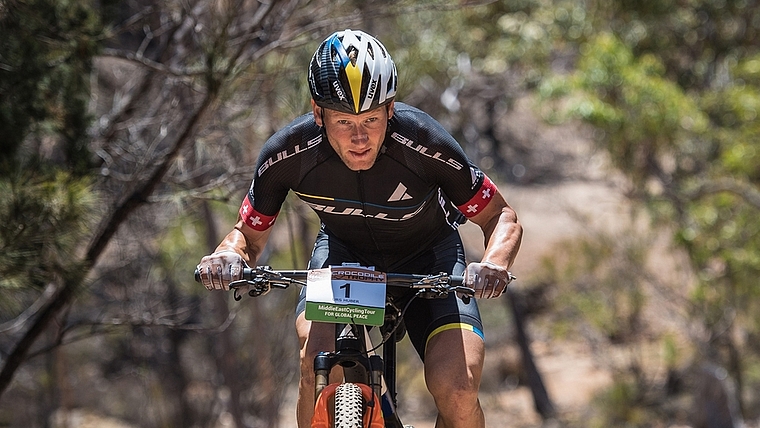 Urs Huber konzentriert auf dem Weg zum fünften Gesamtsieg an der Crocodile Trophy.<em> (Bild Regina Stanger)</em>