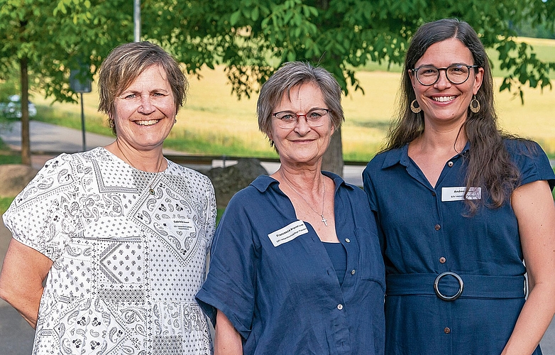 Steht wegen der schon seit Längerem anhaltenden Suche nach einem neuen Standort für die Heilpädagogische Schule unter besonderem Druck: die dreiköpfige Verbandsschulpflege mit (v. l. n. r.) Gabriela Nüesch, Präsidentin Francesca Brignoli Lutz und Andrea Cavelti. Das Amt der zurücktretenden Cavelti übernimmt demnächst die im März gewählte Claudia Frick. (Bilder Daniel Vaia)