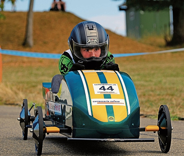 Obschon das Reglement strikt ist, sieht kaum eine Seifenkiste gleich aus wie die andere. Lars Wirth hat sich vom englischen Sportwagenbauer Lotus inspirieren lassen. Obschon das Reglement strikt ist, sieht kaum eine Seifenkiste gleich aus wie die andere. Lars Wirth hat sich vom englischen Sportwagenbauer Lotus inspirieren lassen.