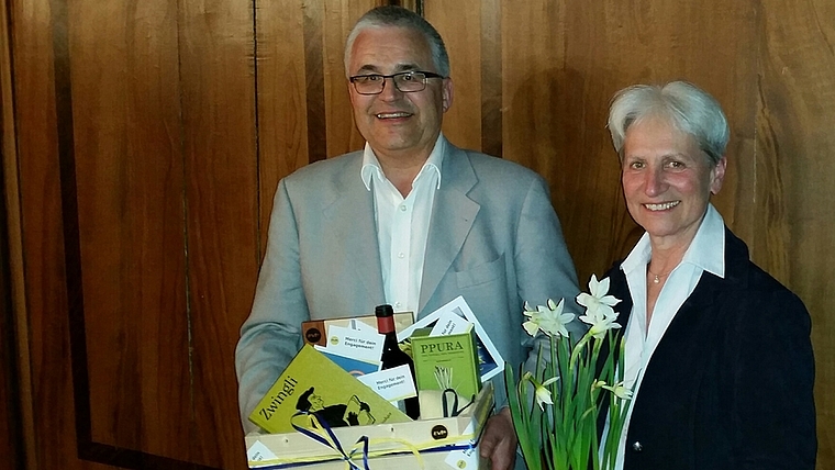 Gerhard Gysel und Lisette Müller-Jaag nehmen Gratulationen entgegen. (Bild zvg.)