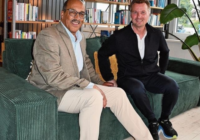 Rico Roth, Verwaltungsratspräsident des Sozialdiensts Bezirk Affoltern (links) mit Geschäftsführer Alexander Schibli in den Räumen von «Coachingplus». (Bild lhä)