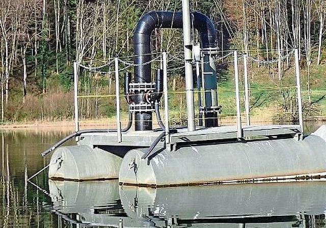 Die Umwälz­anlage, hier noch auf dem Türlersee, blieb diesen Winter erstmals versuchsweise eingelagert. (Archivbild zvg.)