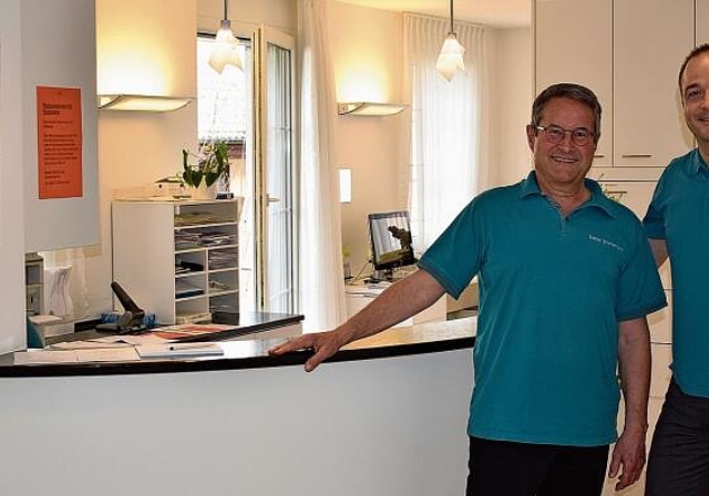Arbeiten beide mit voller Überzeugung als Hausarzt: Dr. Daniel Zimmermann (links) und Dr. Stefan Herger. (Bild Marianne Voss)