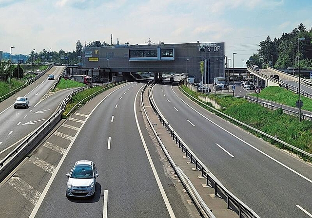 Die Konzentration auf einen einzigen Autobahnanschluss zwischen Wettswil und Steinhausen verursacht Mehrverkehr im Raum Obfelden-Ottenbach. Dieser soll nun vom Autobahnzubringer bewältigt werden. (Bild Bernhard Schneider)