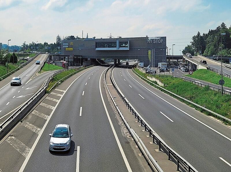 Die Konzentration auf einen einzigen Autobahnanschluss zwischen Wettswil und Steinhausen verursacht Mehrverkehr im Raum Obfelden-Ottenbach. Dieser soll nun vom Autobahnzubringer bewältigt werden. (Bild Bernhard Schneider)
