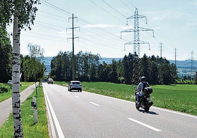 Der Lernfahrer fuhr nicht nur auf der A4 viel zu schnell. Er war auch auf der Zwillikerstrasse Richtung Ottenbach mit 113 statt 80km/h alleine unterwegs. (Bild Werner Schneiter)