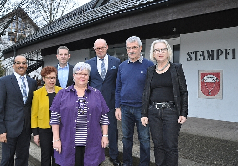Der nach Bildung einer Einheitsgemeinde um ein Mitglied erweiterte Gemeinderat Knonau. Von links: Rico Roth, Marianne Mühl, Matthias Ebnöther (Gemeindeschreiber), Brigitta Trinkler, Walter von Siebenthal (Gemeindepräsident), Peter Zürcher und Est