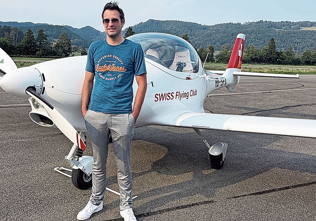 Am Flugplatz in Hausen erfüllte sich Dimo Notarfrancesco 2012 den Traum vom Fliegen. (Bild Deviprasad Rao)