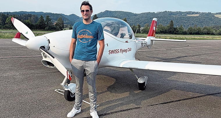 Am Flugplatz in Hausen erfüllte sich Dimo Notarfrancesco 2012 den Traum vom Fliegen. (Bild Deviprasad Rao)
