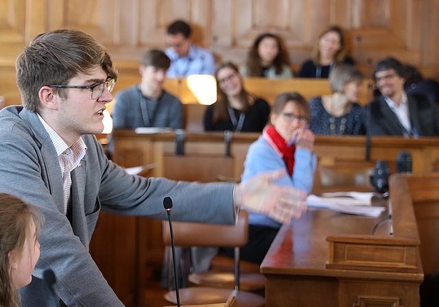 An der ersten Jugendparlamentssitzung vom 24. März wurde hitzig debattiert. <em>(Bild Jugendparlament Kanton Zürich)</em>