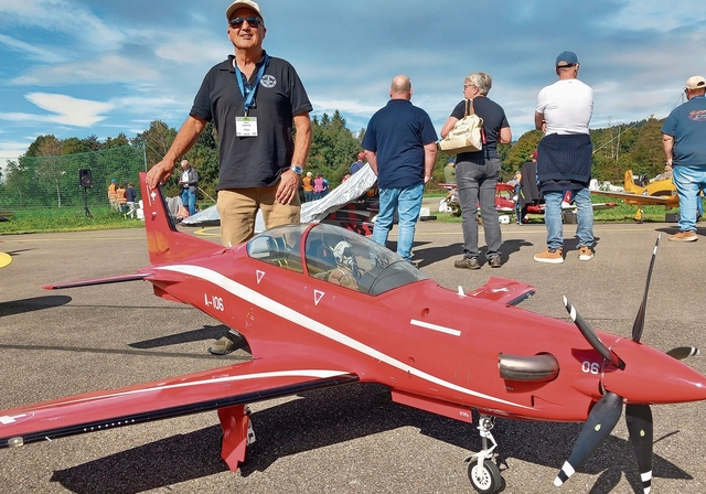 Hans Wüthrich aus Mettmenstetten mit seiner Pilatus PC-21.