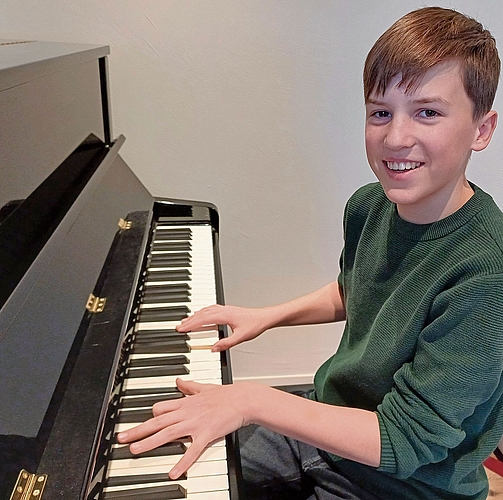 An den Global Music Awards holte sich Livio Kehrli gleich zwei Silberauszeichnungen. Silber bedeutet «hervorragende Leistung». (Bilder Regula Zellweger)