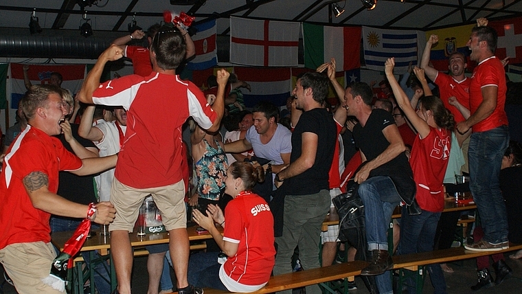 Jubel total vor vier Jahren im «Break»: Haris Seferovic hat die Schweiz gegen Ecuador in der Nachspielzeit mit 2:1 in Front geschossen. <em>(Archivbild Thomas Stöckli)</em>