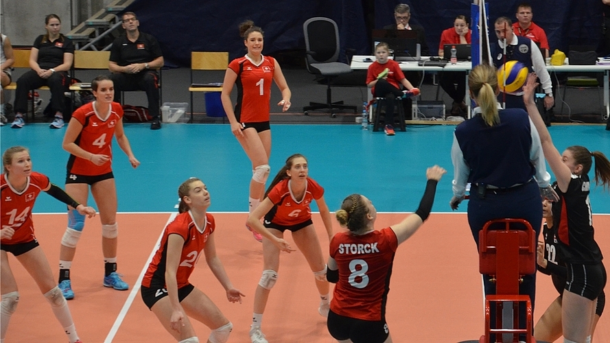 Maja Storck im Angriff. Ihr gelang mit 27 Punkten eine überragende Partie.
Maja Storck im Angriff. Ihr gelang mit 27 Punkten eine überragende Partie.