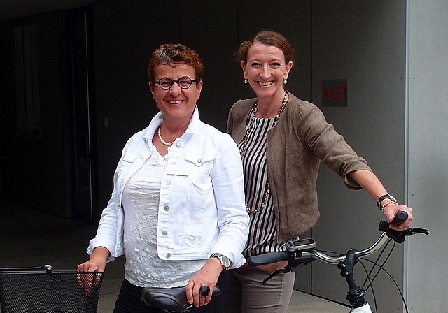 Verena Bieri (rechts), Geschäftsleiterin der Spitex Knonaueramt, und Verena Feller, Geschäftsführerin vom Haus zum Seewadel, an einem ihrer regelmässigen Treffen. <em>(Bild zvg.)</em>