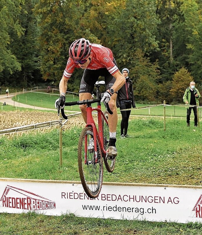 Der Mettmenstetter Timo Müller auf dem Weg zum dritten Platz am Radquer in Steinmaur. (Bild Savanna Pearcey)
