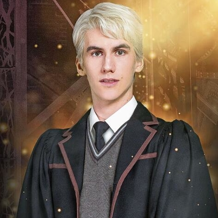 Fabian Koller spielt in einer Harry-Potter-Produktion in Hamburg den Bösewicht «Scorpius Malfoy». (Bild Ulrich Schaarschmidt)