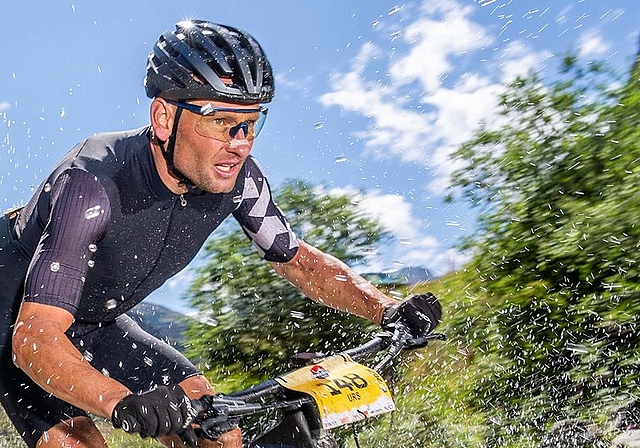 Urs Huber auf dem Weg zum zweiten Platz am Grand Raid BCVS. (Bild kuva.swiss)