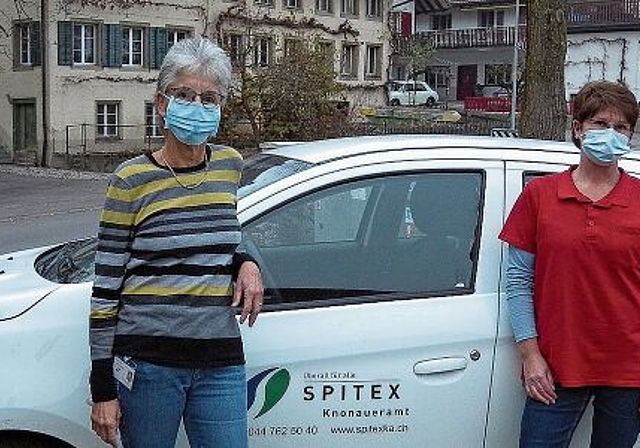 Die Spitex-Mitarbeiterinnen, hier vor dem Spitex-Zentrum in Obfelden, sind trotz Corona guter Laune. 